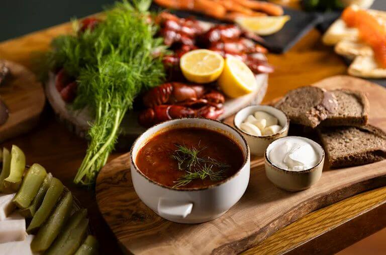 What to Drink and Eat After Sauna: Rehydration, Electrolytes and Recovery