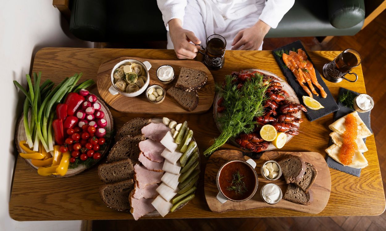 What to Drink and Eat After Sauna: Rehydration, Electrolytes and Recovery